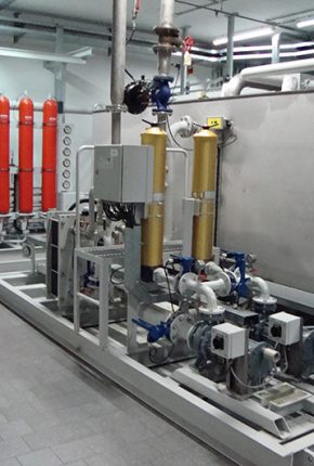 Complete hydraulic system with accumulator station